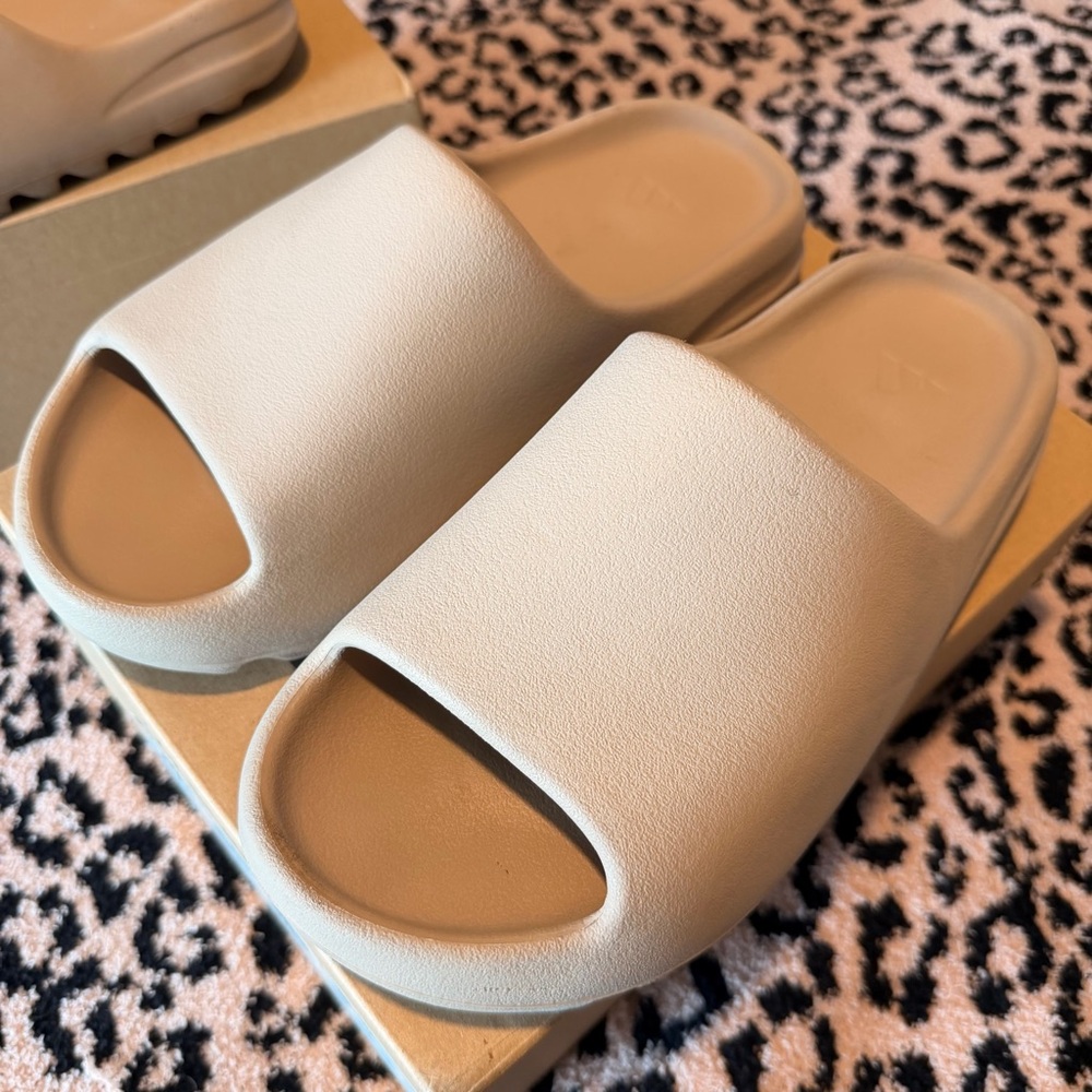 Adidas Yeezy Slide in Pure